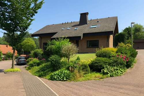 Foto - Haus zum Kaufen in Neheim-Hüsten 695.000,00 € 310 m²