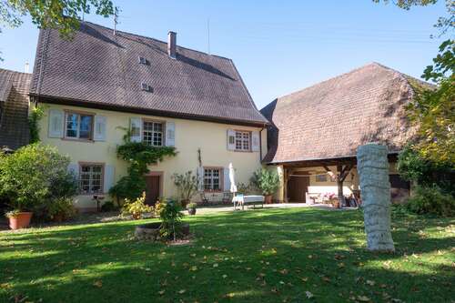 Foto - Haus zum Kaufen in March-Hugstetten 1.900.000,00 € 333 m²