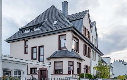 Foto - Haus zum Kaufen in Neu-Isenburg 830.000,00 € 216 m²