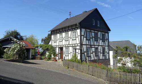 Foto - Haus zum Kaufen in Schwarzerden 259.000,00 € 200 m²