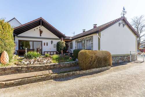 Foto - Haus zum Kaufen in Rüsselsheim Bauschheim 585.000,00 € 225 m²