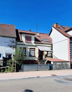 Foto - Haus zum Kaufen in Hütschenhausen 125.000,00 € 136.7 m²