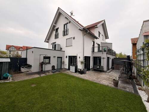 Foto - Haus zum Mieten in Bruchköbel 3.040,00 € 190 m²