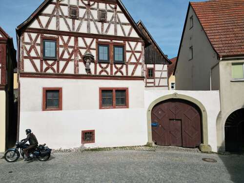 Foto - Haus zum Kaufen in Frickenhausen am Main 195.000,00 € 140 m²