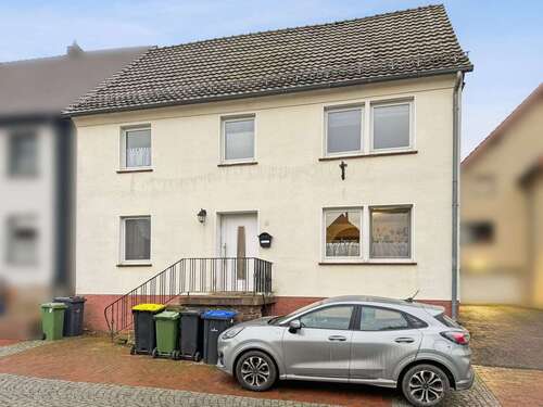 Foto - Haus zum Kaufen in Borgentreich 99.000,00 € 186 m²