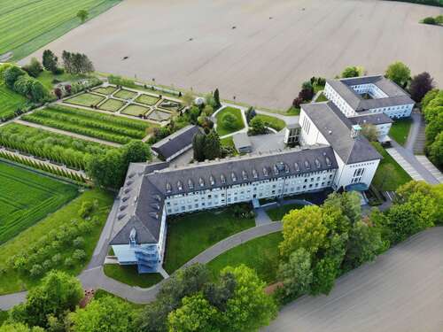Foto - Haus zum Kaufen in Wickede-Wimbern, 4.600.000,00 € 7945 m²