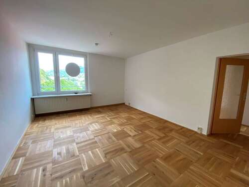 Foto - Wohnung zum Mieten in Suhl 432,66 € 54.33 m²