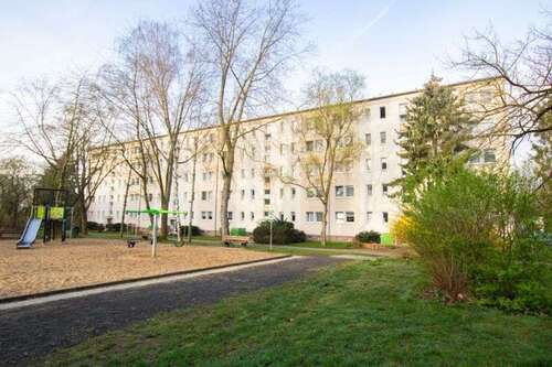 Foto - Wohnung zum Mieten in Halle (Saale) 331,00 € 47.15 m²