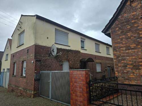 Foto - Haus zum Kaufen in Rösa 75.000,00 € 165 m²