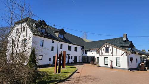 Foto - Haus zum Kaufen in Ziegenhain 1.850.000,00 € 350 m²