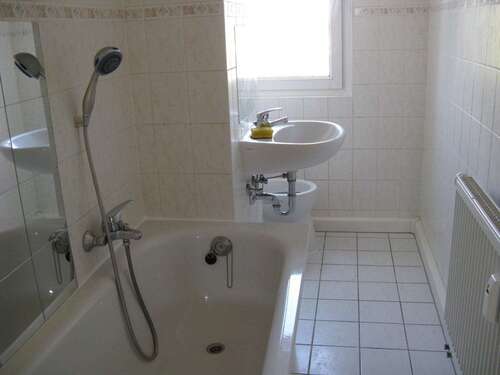 Foto - Wohnung zum Mieten in Halle 198,12 € 30.87 m²