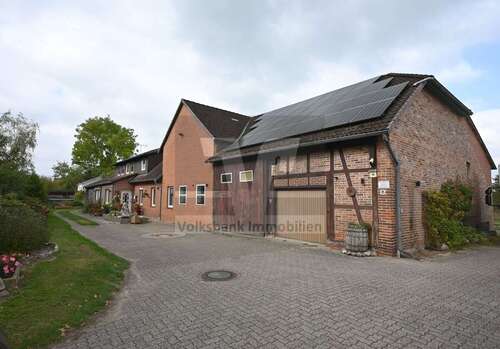 Foto - Haus zum Kaufen in Wienhausen Bockelskamp 389.000,00 € 243 m²