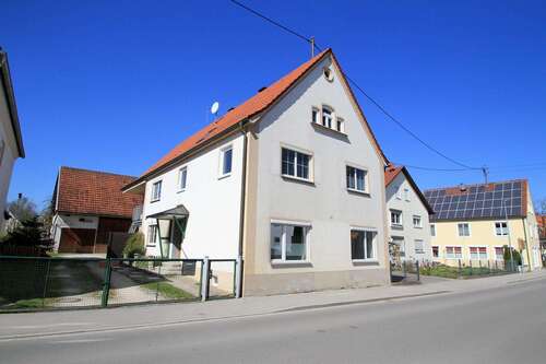 Foto - Haus zum Kaufen in Burtenbach 399.500,00 € 235.7 m²