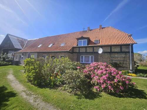 Foto - Haus zum Kaufen in Sukow-Levitzow 264.000,00 € 350 m²