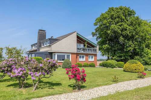 Foto - Haus zum Kaufen in Bedburg-Hau 649.000,00 € 320 m²
