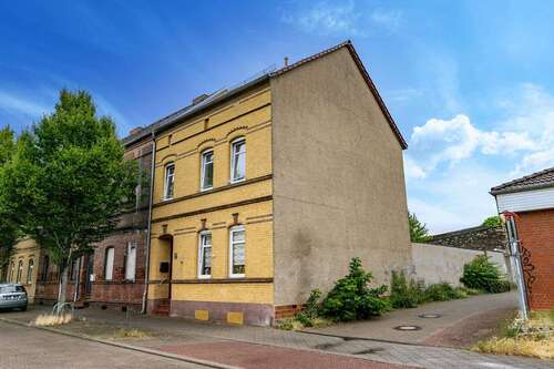 Foto - Haus zum Kaufen in Bitterfeld 159.000,00 € 138 m²