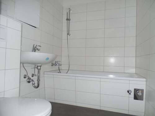 Foto - Wohnung zum Mieten in Halle (Saale) 332,00 € 66.3 m²