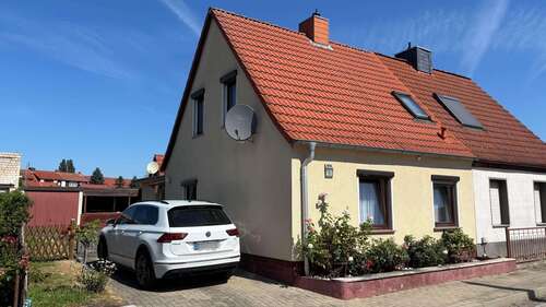 Foto - Haus zum Kaufen in Oschersleben 130.000,00 € 94.5 m²