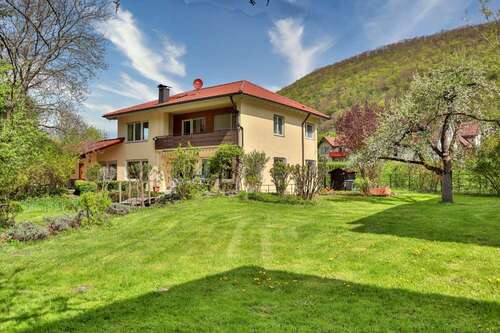 Foto - Büro in Bad Urach 918.000,00 € 279.4 m²