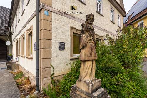 Foto - Haus zum Kaufen in Neuenstadt am Kocher Stein am Kocher 499.000,00 € 580 m²