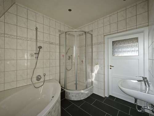 Foto - Wohnung zum Mieten in Halle (Saale) 863,00 € 115 m²