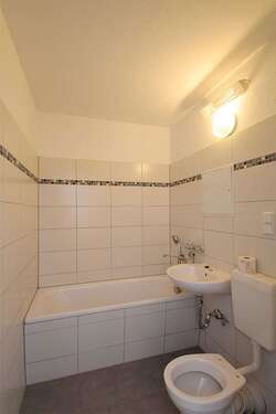 Foto - Wohnung zum Mieten in Halle (Saale) 308,15 € 56.96 m²