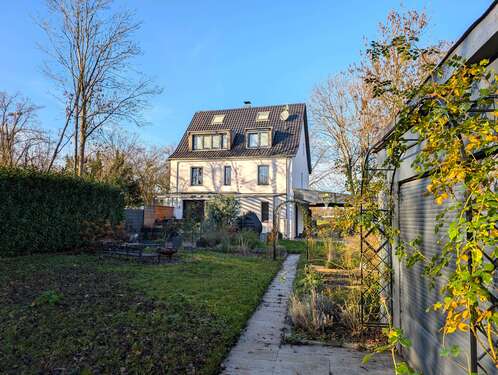 Foto - Haus zum Kaufen in Köln 980.000,00 € 208 m²