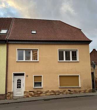 Foto - Haus zum Kaufen in Gröbzig 40.000,00 € 140 m²