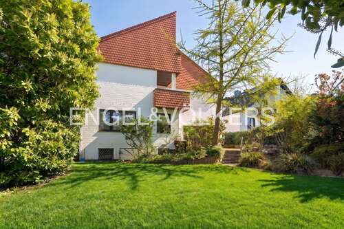 Foto - Haus zum Kaufen in Frankfurt 1.950.000,00 € 306.63 m²