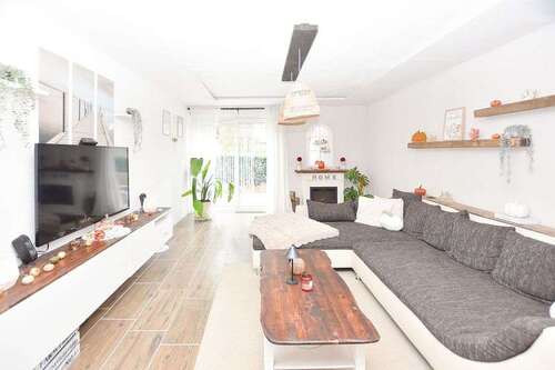 Foto - Haus zum Kaufen in Salzkotten 680.000,00 € 205 m²