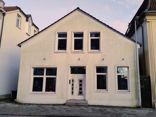 Foto - Haus zum Kaufen in Varel 380.000,00 € 230 m²