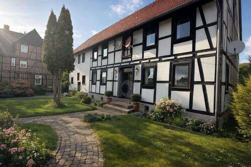 Foto - Haus zum Kaufen in Habichtswald 200.000,00 € 177 m²