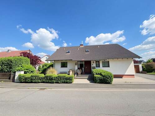 Foto - Haus zum Kaufen in Erbach 590.000,00 € 184 m²