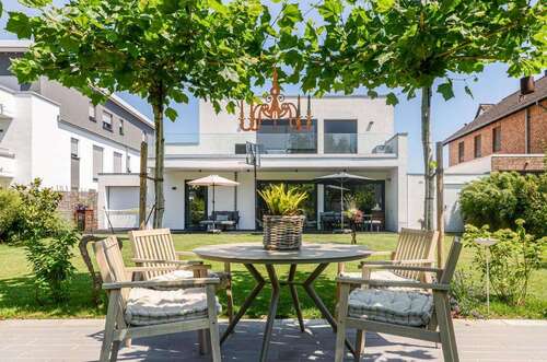 Foto - Haus zum Kaufen in Langenfeld 1.990.000,00 € 295 m²