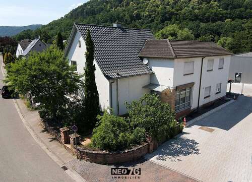 Foto - Haus zum Kaufen in Annweiler am Trifels 310.000,00 € 270 m²