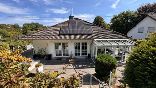Foto - Haus zum Kaufen in Streithausen 419.000,00 € 220 m²