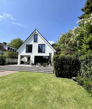 Foto - Haus zum Kaufen in Meerbusch 1.890.000,00 € 250 m²