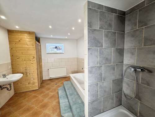 Foto - Wohnung zum Mieten in Großschirma 695,00 € 139 m²