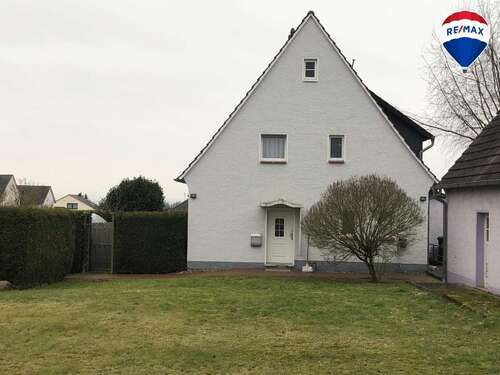Foto - Haus zum Kaufen in Hüllhorst 260.000,00 € 180 m²