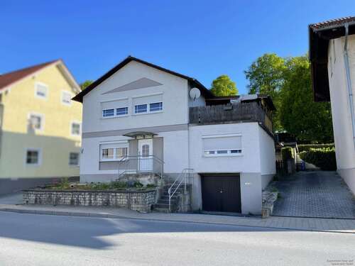 Foto - Haus zum Kaufen in Winzer 189.000,00 € 192.5 m²