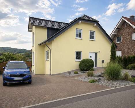 Foto - Haus zum Kaufen in Niedenstein Wichdorf 399.000,00 € 192 m²