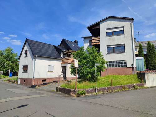 Foto - Haus zum Kaufen in Ehringshausen 178.000,00 € 184 m²