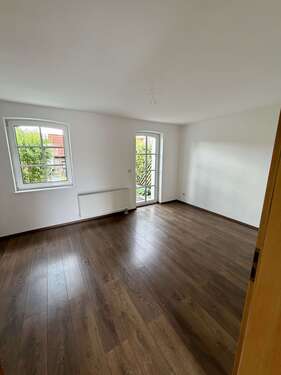 Foto - Haus zum Mieten in Schwarzheide 679,56 € 64.72 m²