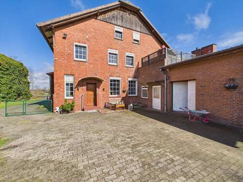 Foto - Haus zum Kaufen in Uelzen 199.000,00 € 250 m²
