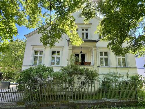 Foto - Haus zum Kaufen in Läsikow 1.180.000,00 € 400 m²