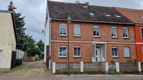 Foto - Haus zum Kaufen in Hötensleben 76.000,00 € 250 m²