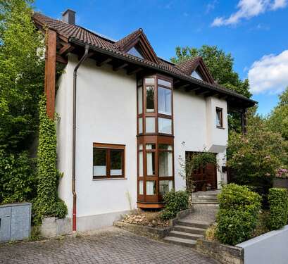 Foto - Haus zum Kaufen in Höchberg 929.000,00 € 250 m²