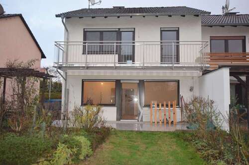 Foto - Haus zum Mieten in Eschborn Niederhöchstadt 2.000,00 € 120 m²