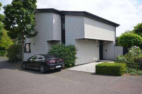 Foto - Haus zum Kaufen in Meerbusch 945.000,00 € 196 m²