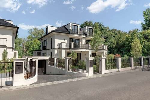 Foto - Haus zum Kaufen in Germering 1.990.000,00 € 243 m²